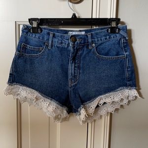 Free people laced trim shorts. 15$
